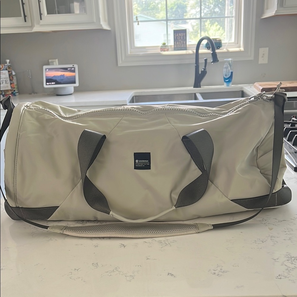 Lululemon Athletica Cream Travel Bag Versatile and Minimalist  ( Never used)